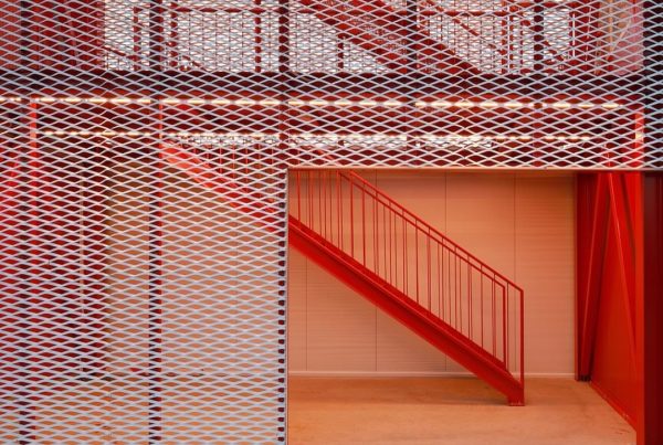 White expanded metal mesh contrasting red interior design, Broadway XL model